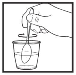 Hold the small drinking cup with one hand. With your other hand, use the spoon to gently mix the medicine and the water until clear.image