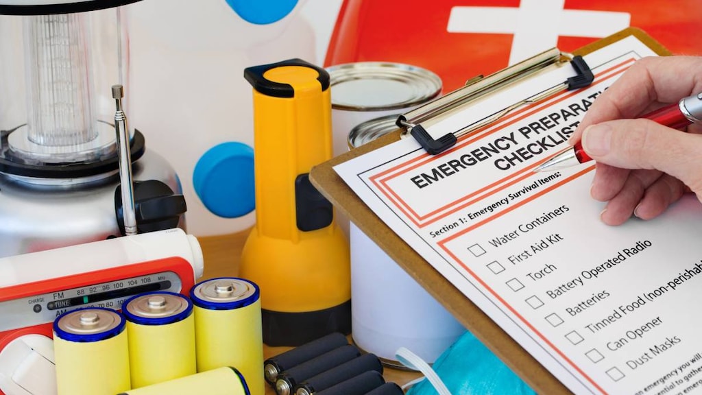 Natural disaster emergency kit checklist.