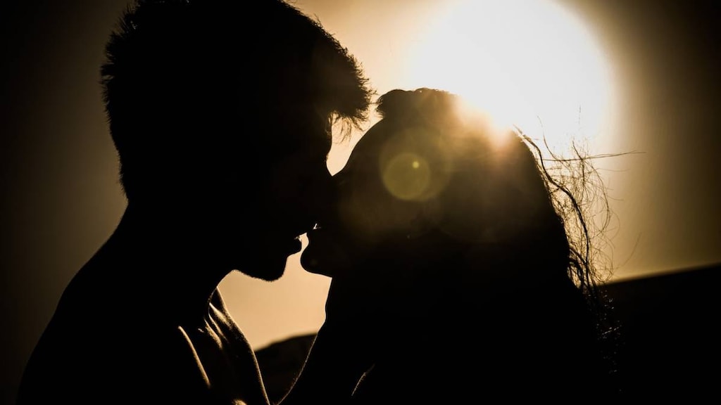 Man and Woman kissing