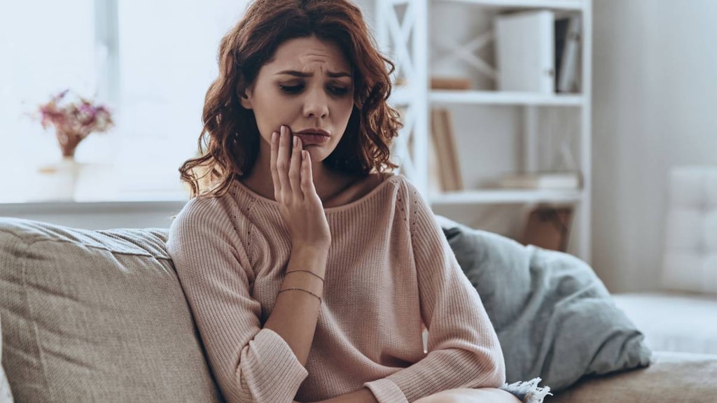 Woman with toothache